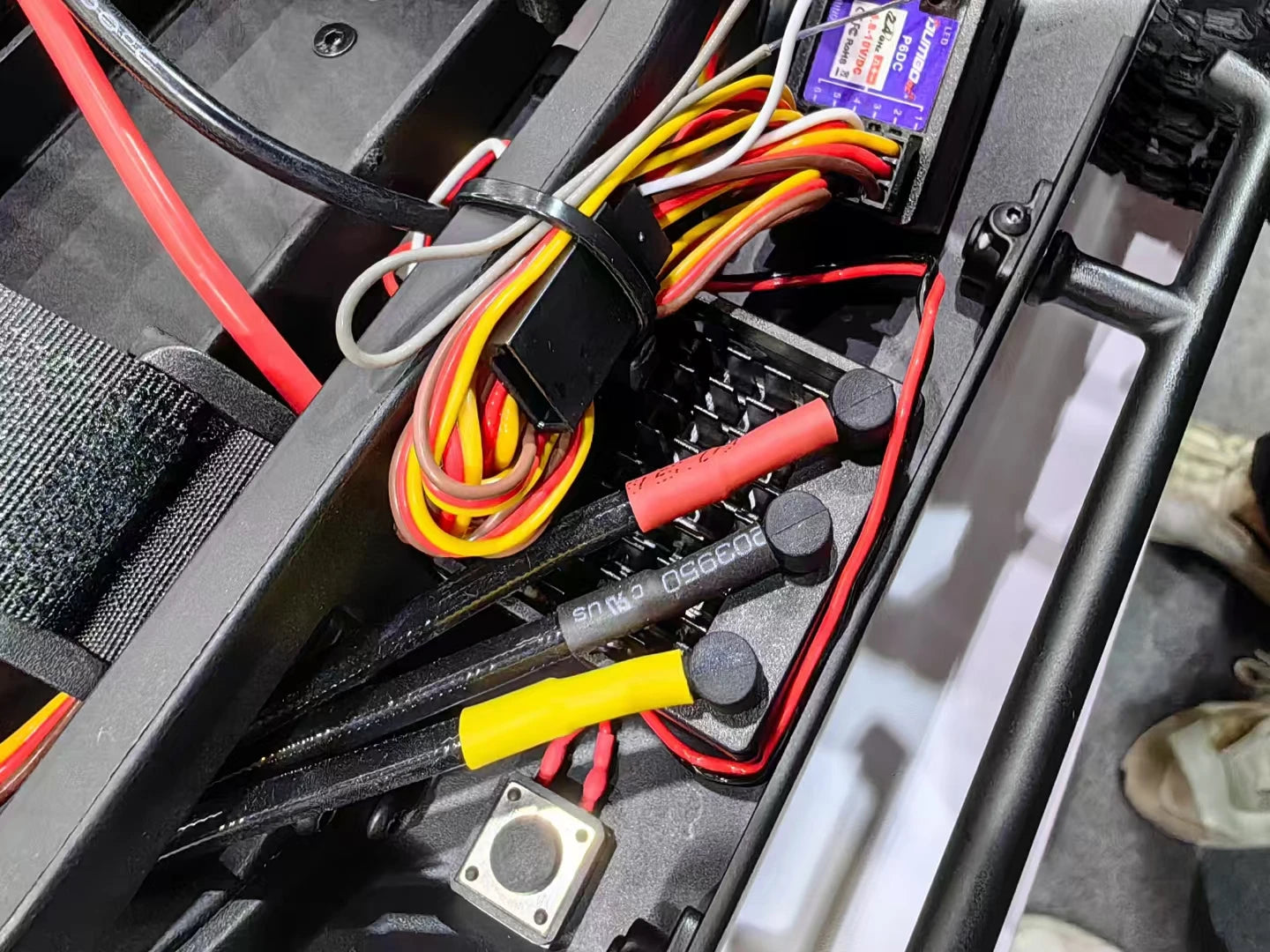 Patrol 1:10 Scale RC Remote Control Brushless 4WD Differential Lock Climbing Car Off-road Vehicle